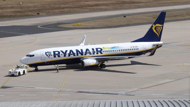9H-QCF:Boeing 737-800:Ryanair